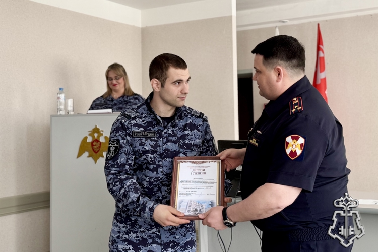 В управлении вневедомственной охраны Росгвардии состоялось награждение сотрудников дипломами и специальными званиями