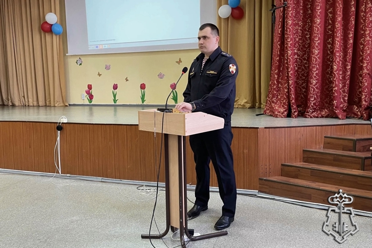 Сотрудники Росгвардии провели  классный час «Антитеррористическая безопасность» в  образовательном учреждении Омской области