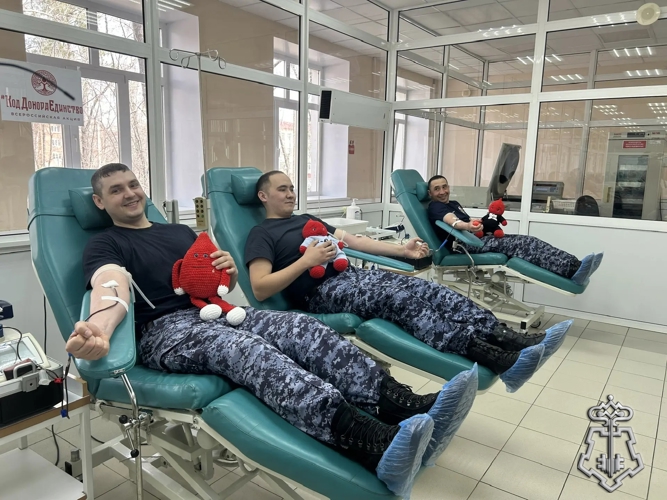 В Омске сотрудники вневедомственной охраны Росгвардии присоединились к благотворительной акции, посвященной Нацональному дню донора крови в России