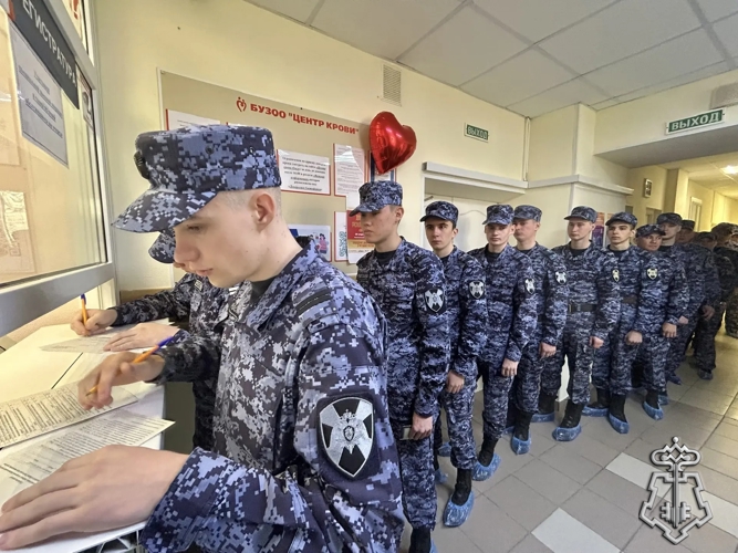 В Омске сотрудники вневедомственной охраны Росгвардии присоединились к благотворительной акции, посвященной Нацональному дню донора крови в России