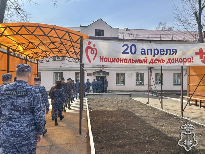 В Омске сотрудники вневедомственной охраны Росгвардии присоединились к благотворительной акции, посвященной Нацональному дню донора крови в России