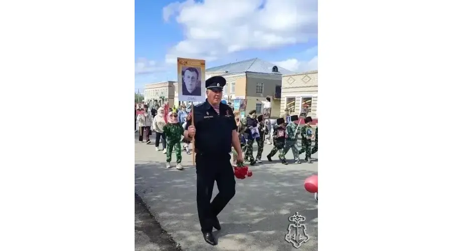 В Омской области росгвардейцы возложили цветы к памятным мемориалам