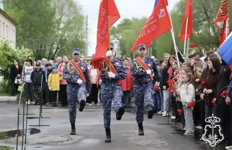 В Омской области росгвардейцы возложили цветы к памятным мемориалам