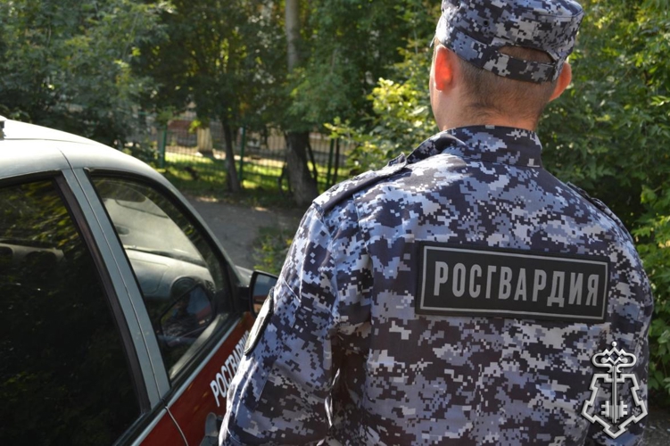 Сотрудники Росгвардии разыскали ушедшую из дома пенсионерку в Омске