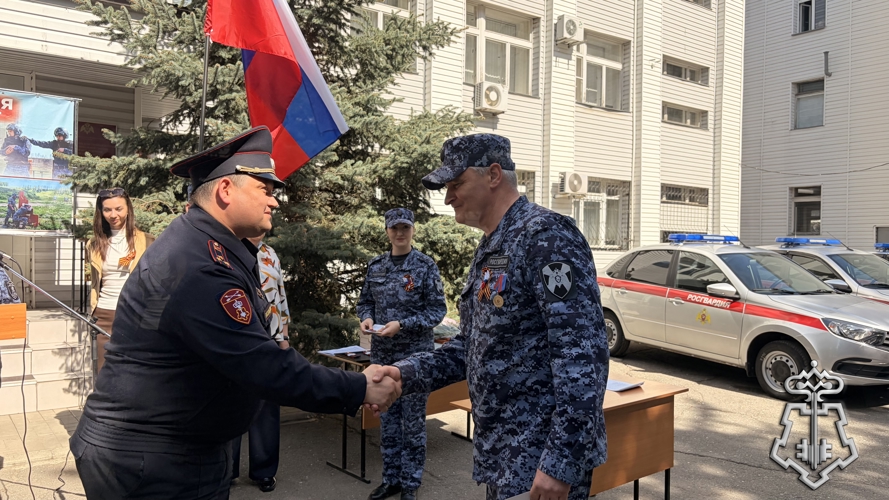 В предверии Дня Победы в омские росгвардейцы приняли присягу на верность Отечеству