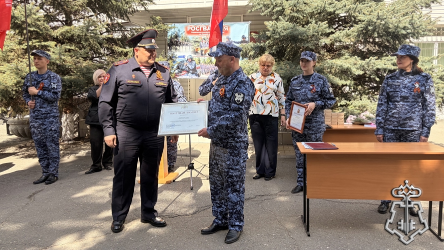В предверии Дня Победы в омские росгвардейцы приняли присягу на верность Отечеству