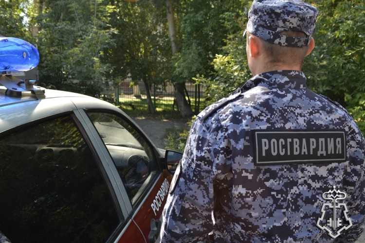 Сотрудники Росгвардии разыскали ушедшую из дома пенсионерку в Омске