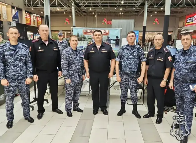 Росгвардия Омской области представила вакансии на ярмарке трудоустройства