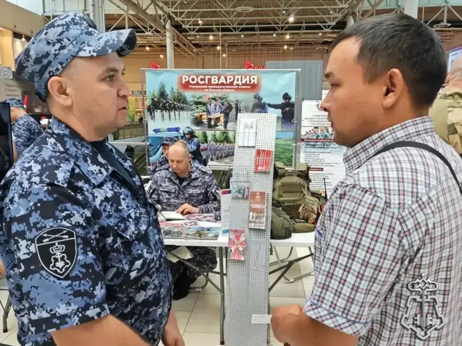 Росгвардия Омской области представила вакансии на ярмарке трудоустройства