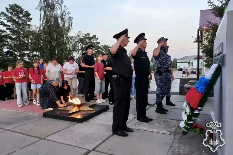 Росгвардейцы приняли участие в мероприятиях ко Дню памяти и скорби в Омске и Омской области