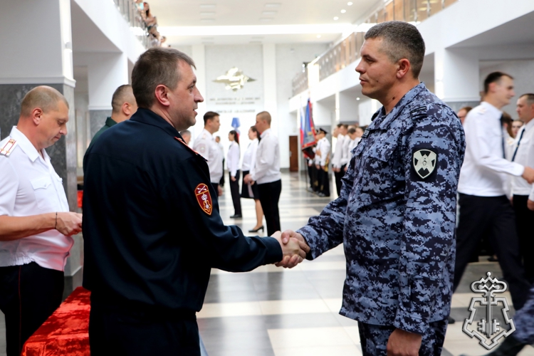 В Омске состоялся выпуск сотрудников Росгвардии, прошедших программу обучения профессиональной подготовки