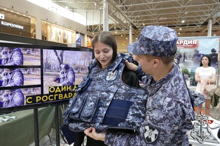 Росгвардия Омской области представила вакансии на ярмарке трудоустройства