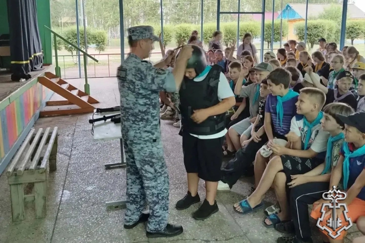 Росгвардейцы присоединились к всероссийской акции «Каникулы с Росгвардией» в Омской области