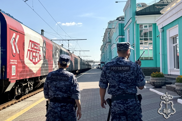 Росгвардия обеспечила безопасность уникального передвижного музея «Поезд Победы» в Омске