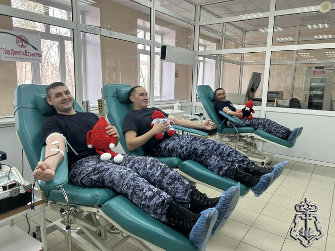 В Омске сотрудники вневедомственной охраны Росгвардии присоединились к благотворительной акции, посвященной Национальному дню донора крови в России