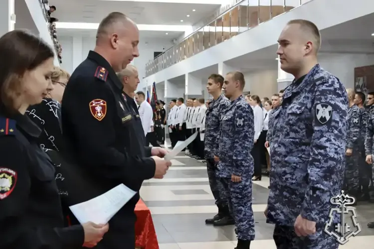 В Омске состоялся выпуск сотрудников Росгвардии, прошедших программу обучения профессиональной подготовки