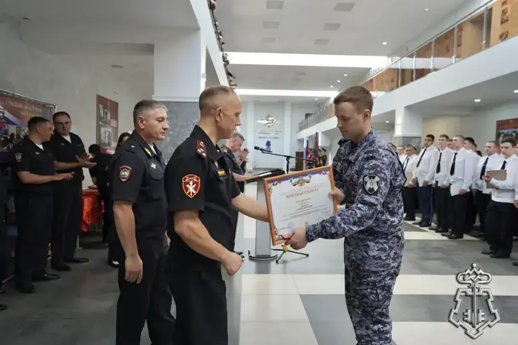 В Омске состоялся выпуск сотрудников Росгвардии, прошедших программу обучения профессиональной подготовки