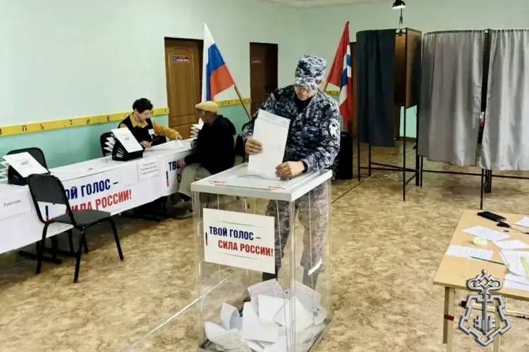 В Омской области сотрудники Росгвардии участвуют в выборах депутатов Государственной Думы