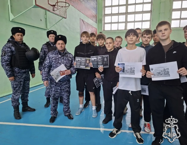 Росгвардейцы провели уроки мужества для школьников и студентов в Омской области
