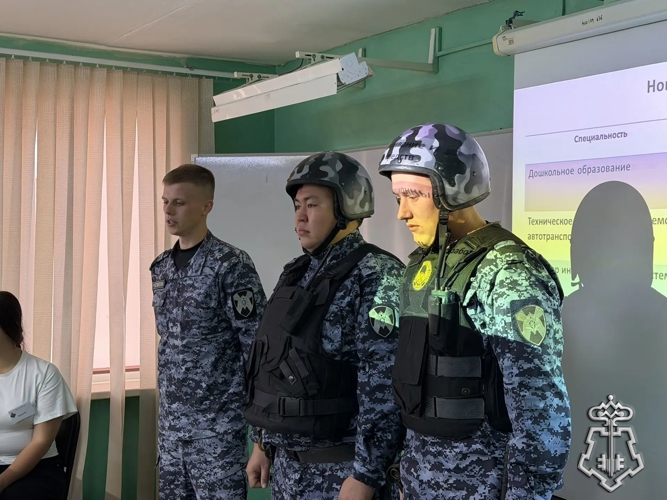 Сотрудники Росгвардии провели профориентационные мероприятия для студентов Омска и Омской области